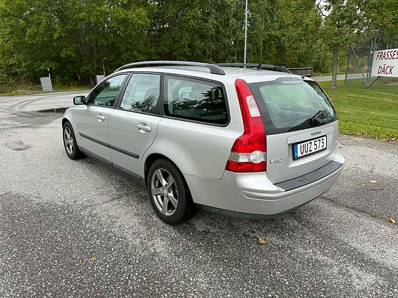 Volvo V50 3 of 8