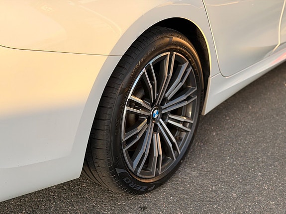 BMW 330e 13 of 13