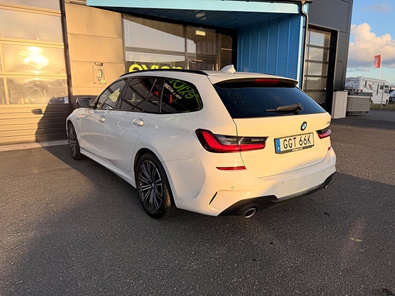 BMW 330e 3 of 13
