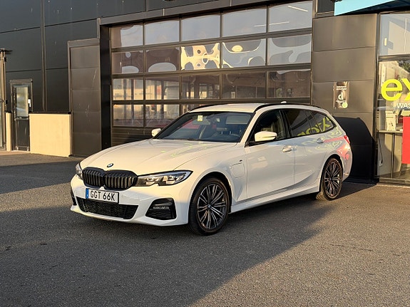 BMW 330e 2 of 13