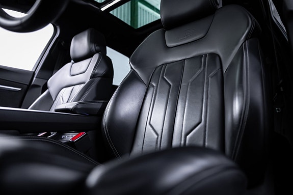 Audi e-tron 26 of 30