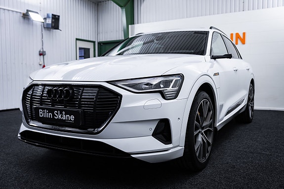 Audi e-tron 8 of 30