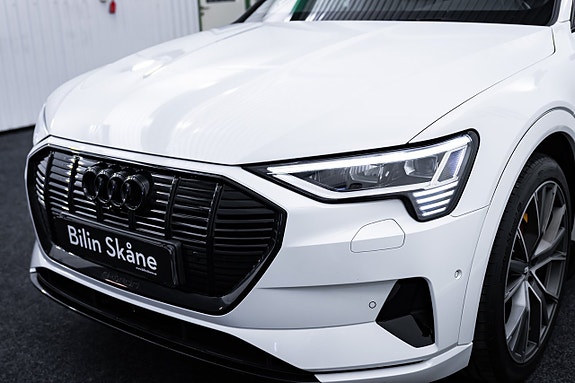 Audi e-tron 9 of 30