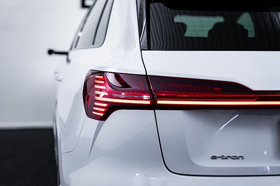 Audi e-tron 15 of 30