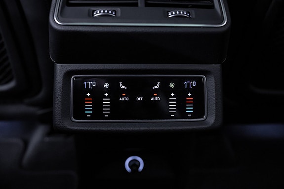 Audi e-tron 29 of 30