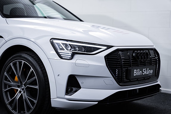 Audi e-tron 3 of 30