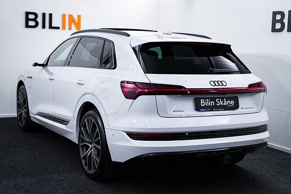 Audi e-tron 11 of 30
