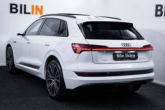 Audi e-tron 12 of 30