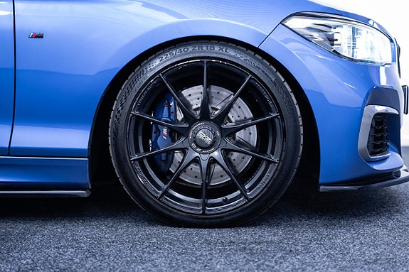 BMW M140i 7 of 26