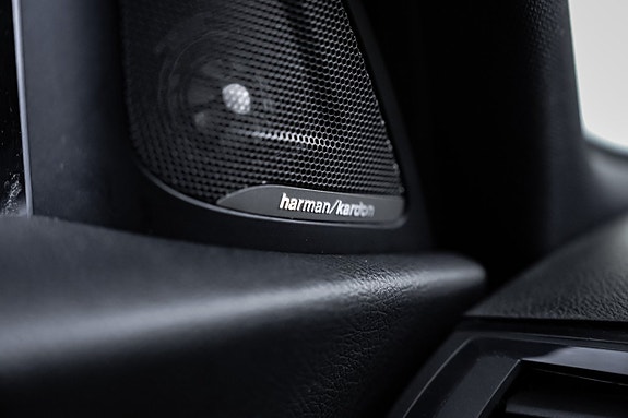 BMW M140i 23 of 26