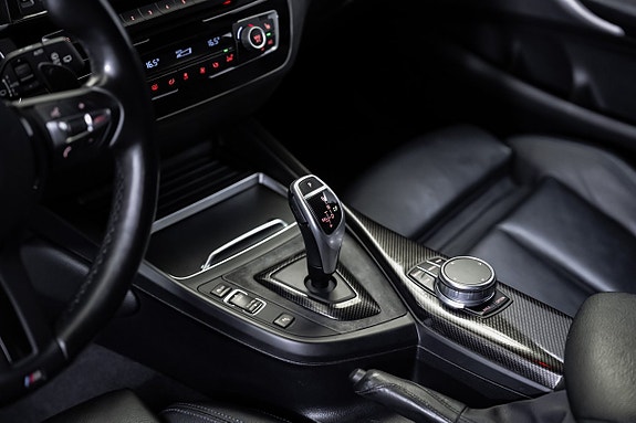 BMW M140i 16 of 26