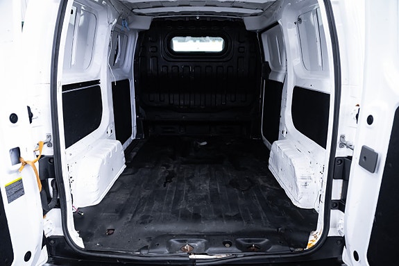Nissan NV200 6 of 13