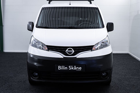Nissan NV200 2 of 13