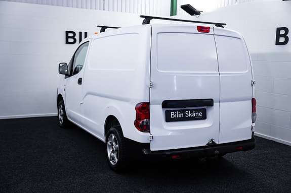 Nissan NV200 4 of 13