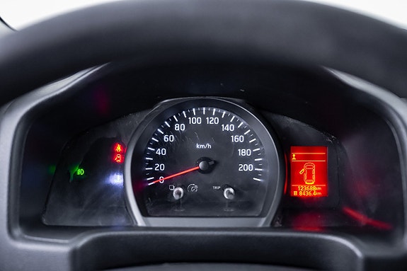 Nissan NV200 10 of 13