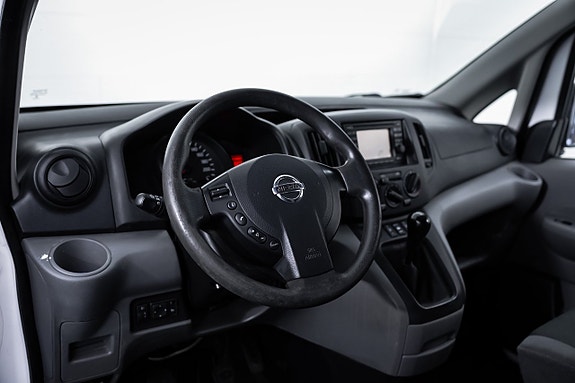 Nissan NV200 9 of 13