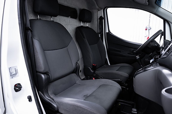 Nissan NV200 13 of 13