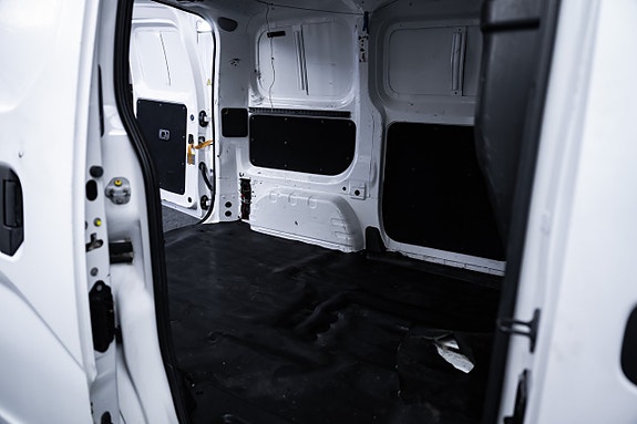 Nissan NV200 7 of 13