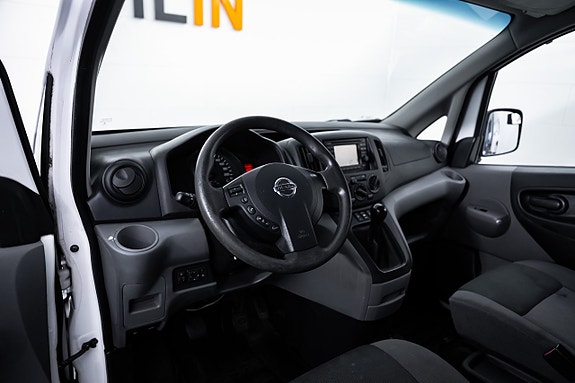 Nissan NV200 8 of 13