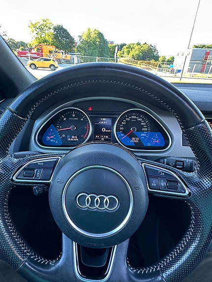Audi Q7 4 of 8