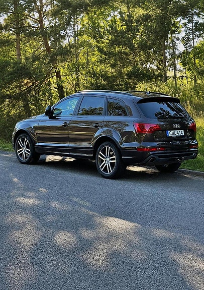 Audi Q7 7 of 8