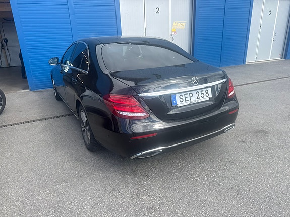 Mercedes-Benz E220 d 4 of 5