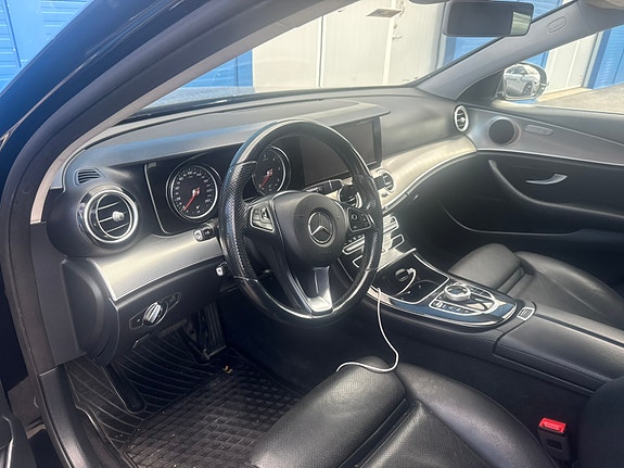 Mercedes-Benz E220 d 2 of 5