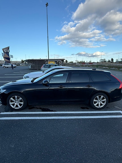 Volvo V90 2 of 7