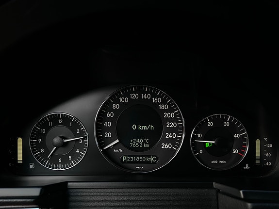 Mercedes-Benz E320 15 of 17