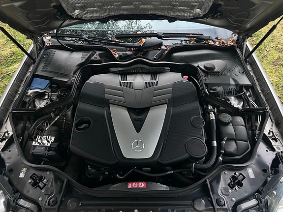 Mercedes-Benz E320 17 of 17
