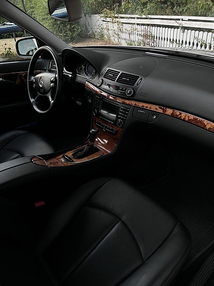 Mercedes-Benz E320 7 of 17