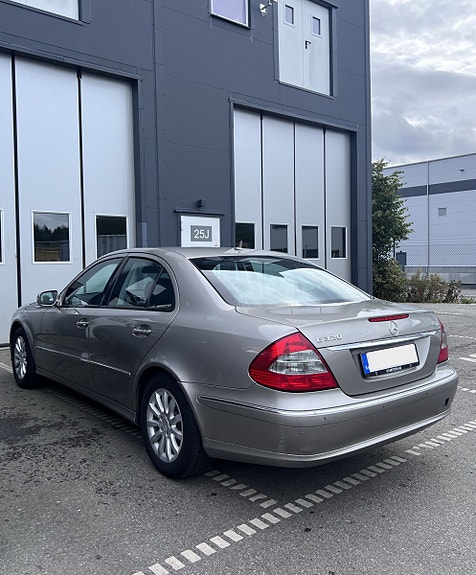 Mercedes-Benz E320 3 of 17