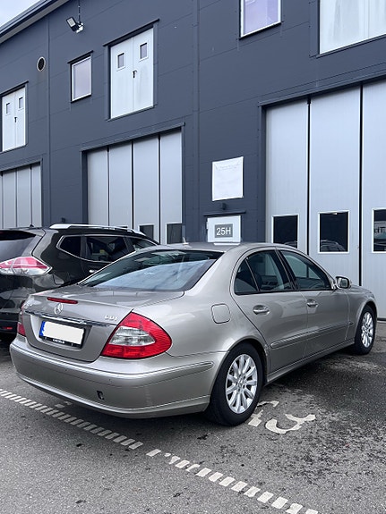 Mercedes-Benz E320 4 of 17