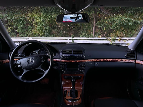 Mercedes-Benz E320 6 of 17