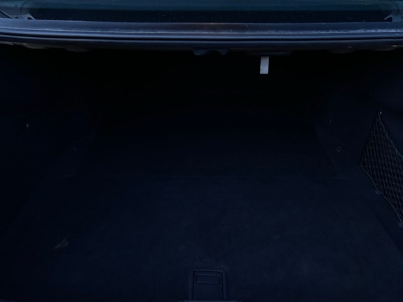 Mercedes-Benz E320 10 of 17
