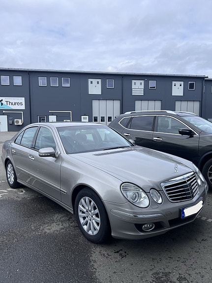 Mercedes-Benz E320 2 of 17