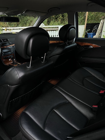 Mercedes-Benz E320 9 of 17