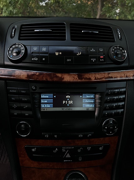 Mercedes-Benz E320 11 of 17