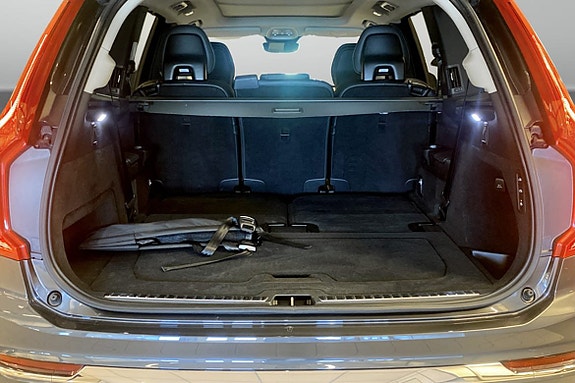 Volvo XC90 10 of 12