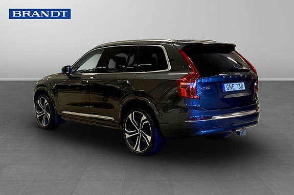 Volvo XC90 2 of 12