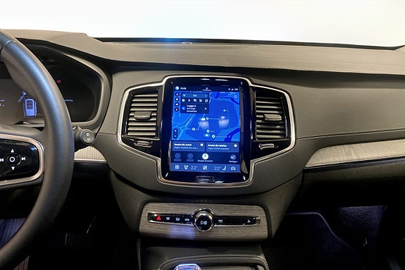 Volvo XC90 7 of 12