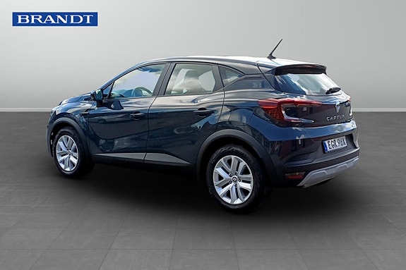 Renault Captur 2 of 9