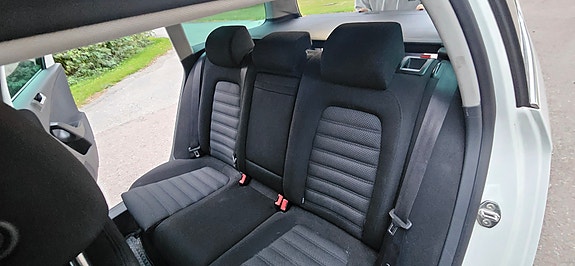 Volkswagen Passat 11 of 16