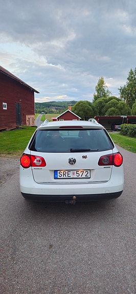 Volkswagen Passat 12 of 16
