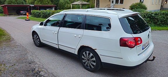 Volkswagen Passat 3 of 16