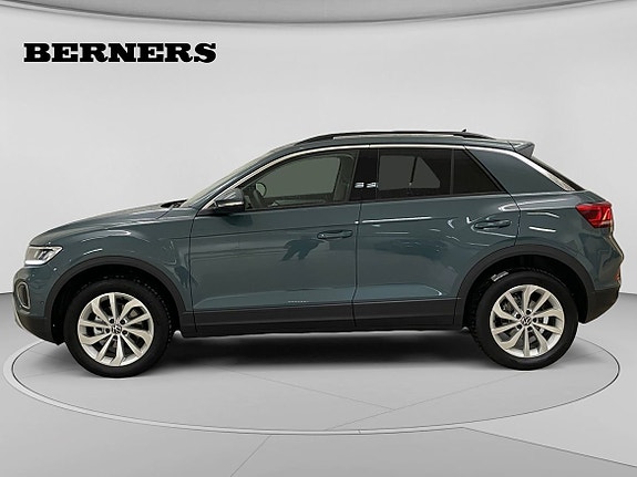 Volkswagen T-Roc 2 of 15