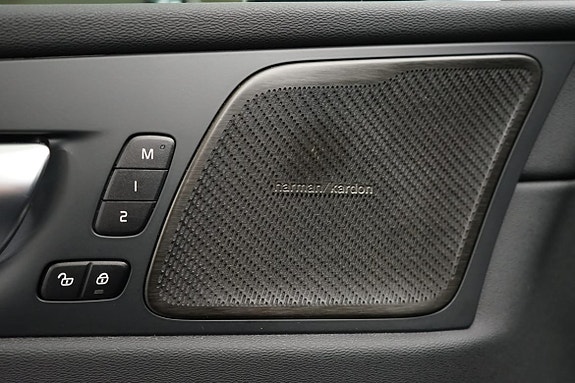 Volvo XC60 12 of 22