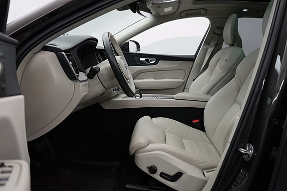 Volvo XC60 5 of 21