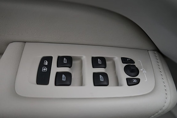 Volvo XC60 11 of 21