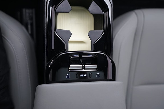 Volvo EX30 13 of 17